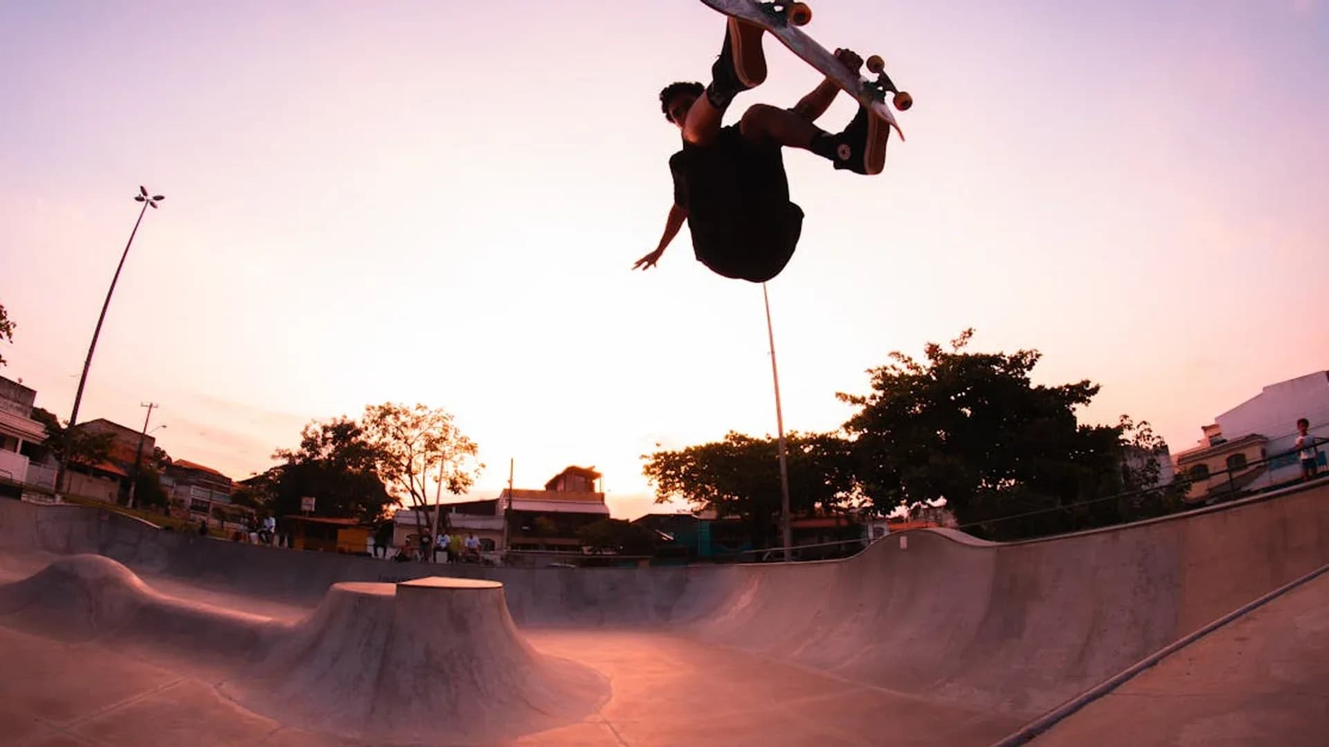Basral Graito Hutomo Raih Emas Skateboard SEA Games 2025 Bangkok