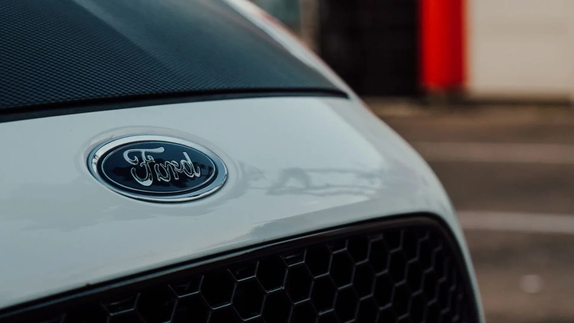 Ford Rekrut Kembali Insinyur yang Di-PHK Setelah Produksi AI Bermasalah