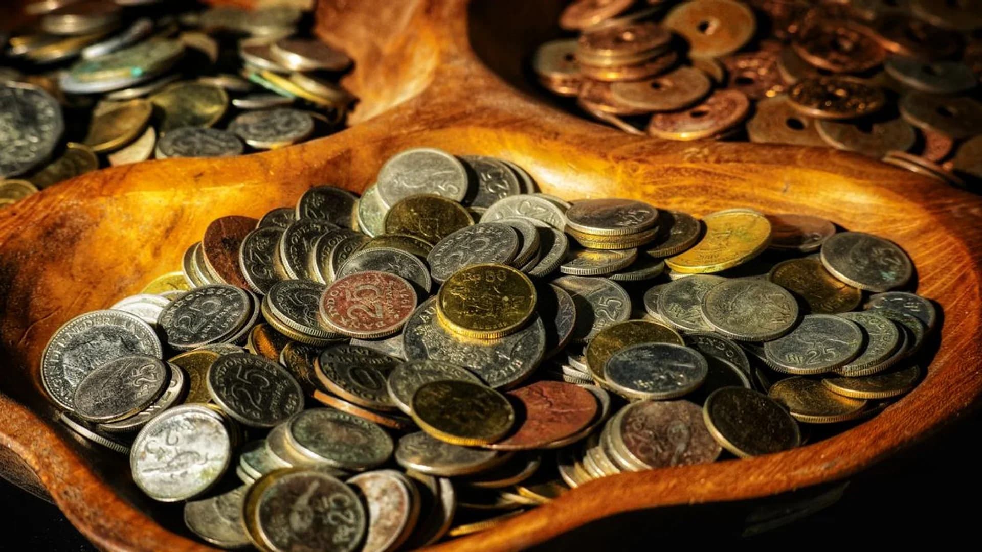 Media Singapura Soroti Rupiah Tembus Rp18.000 per Dolar AS