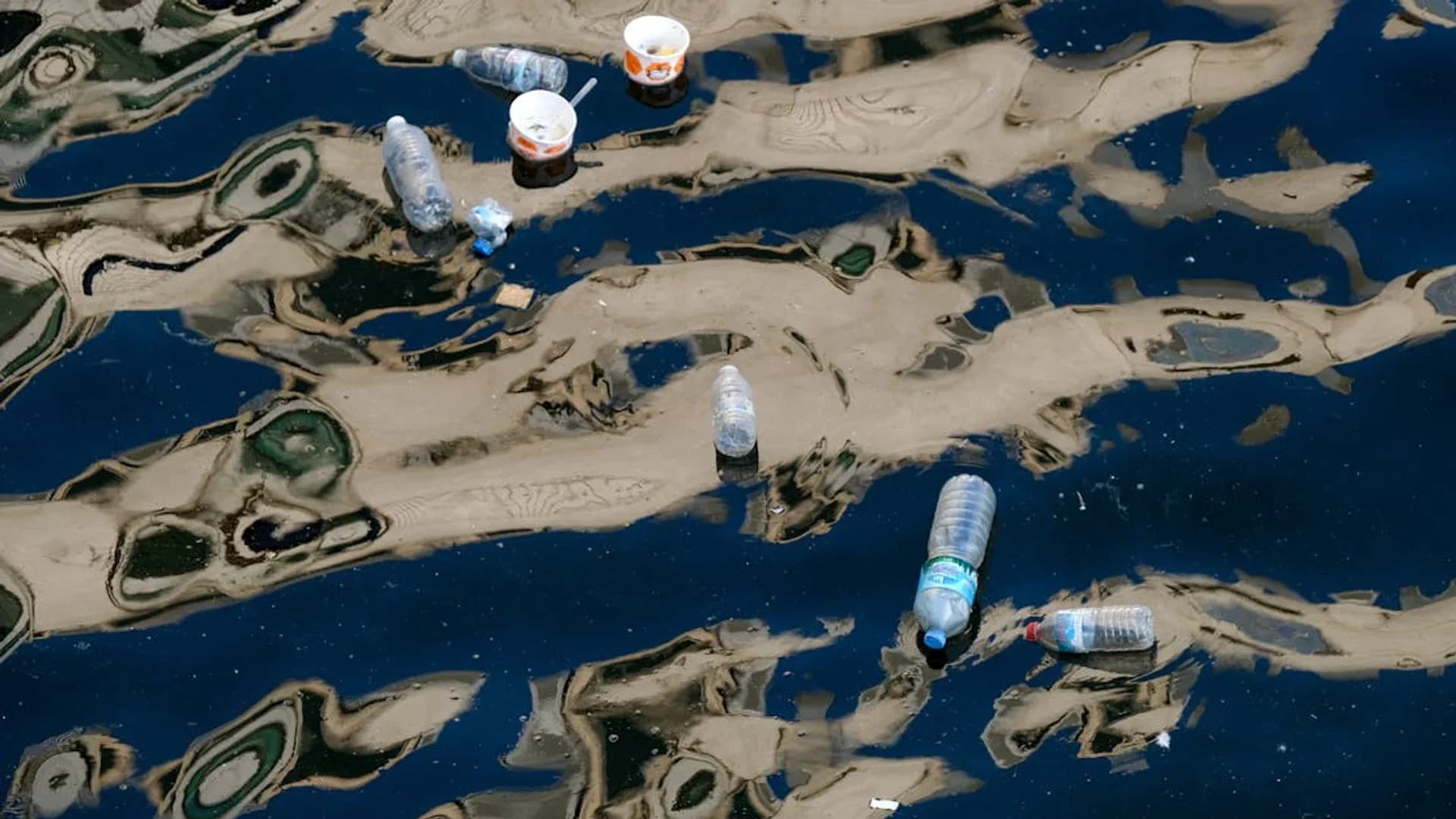 Sampah plastik mikro — ilustrasi penelitian plastik mikronano