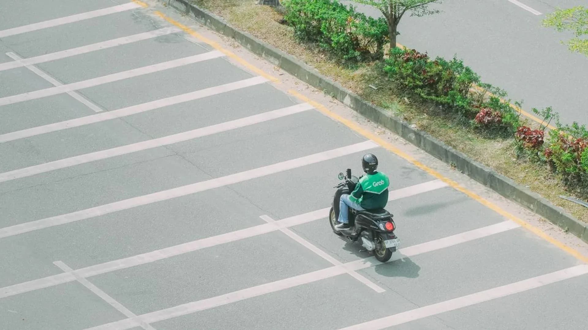 Potongan Grab-Gojek Turun Jadi 8%, Driver Ojol Bingung Pendapatan