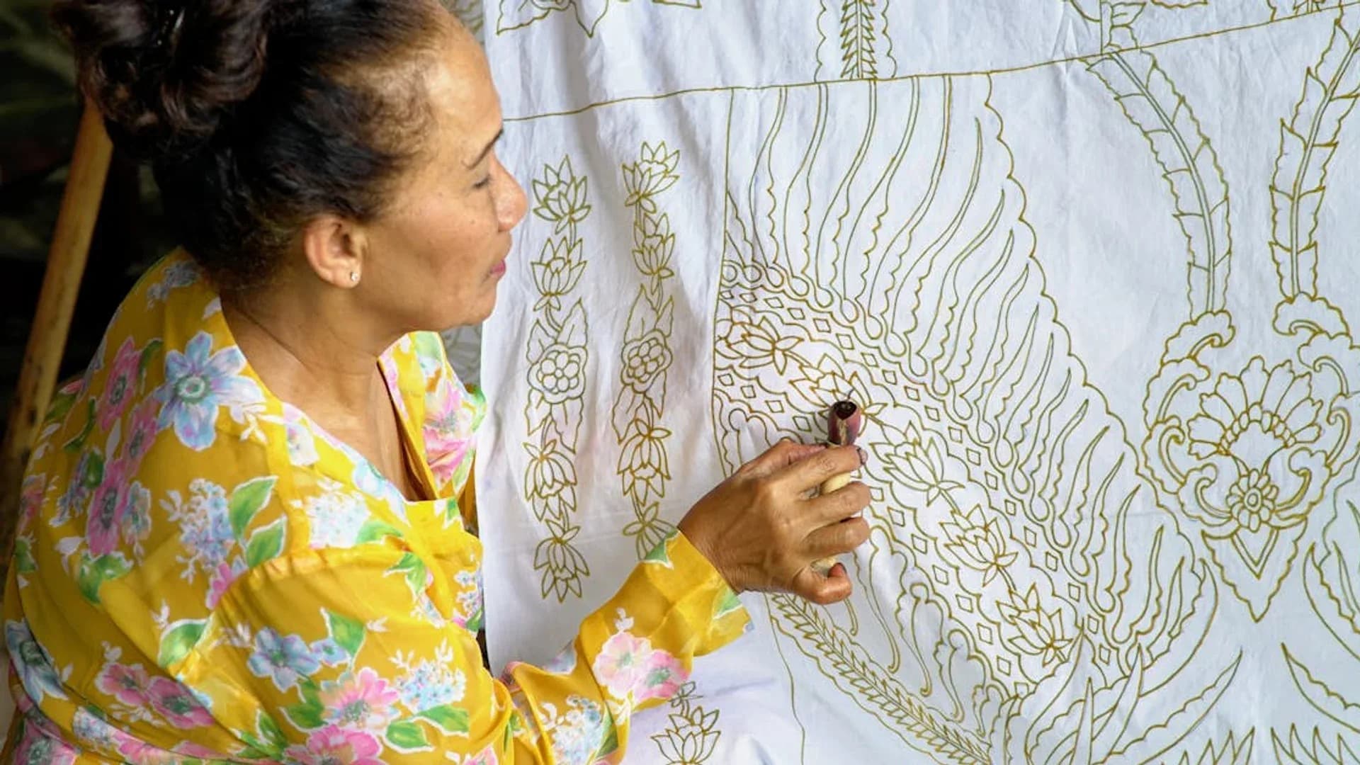 Kain batik tradisional Jawa — ilustrasi motif Pekalongan, Solo, dan Yogyakarta