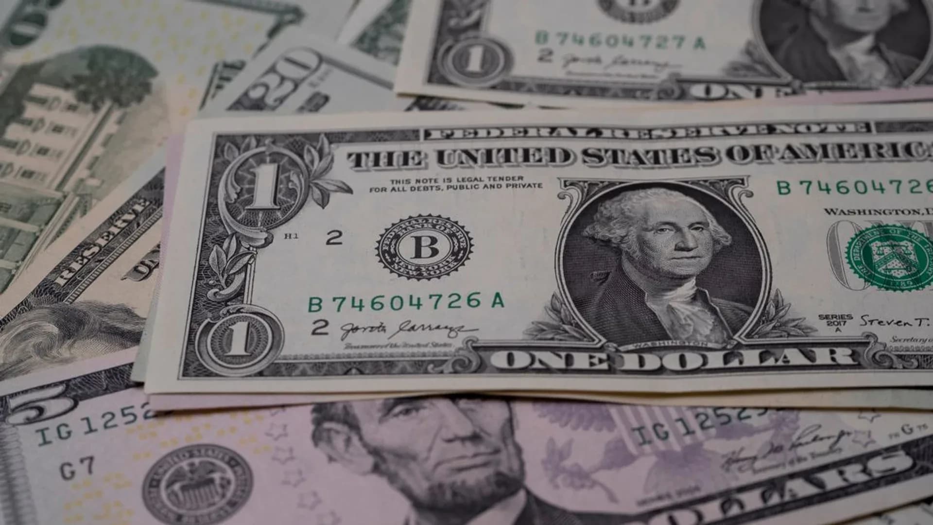 Rupiah Menguat 0,61% ke Rp17.865 per Dolar AS, Jauh dari Level Rp18.000
