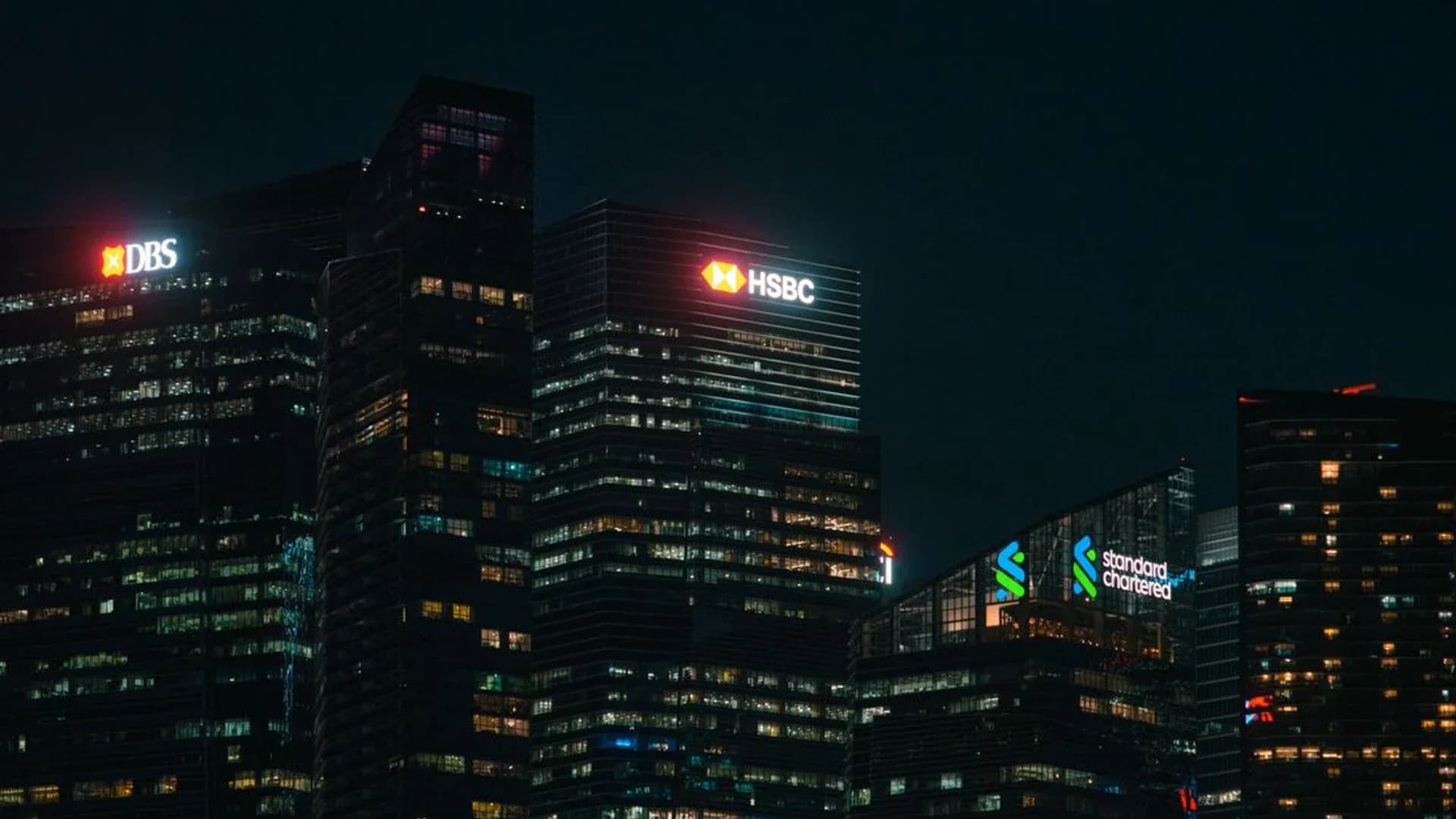 Standard Chartered Pangkas 7.000 Karyawan, AI Jadi Pengganti